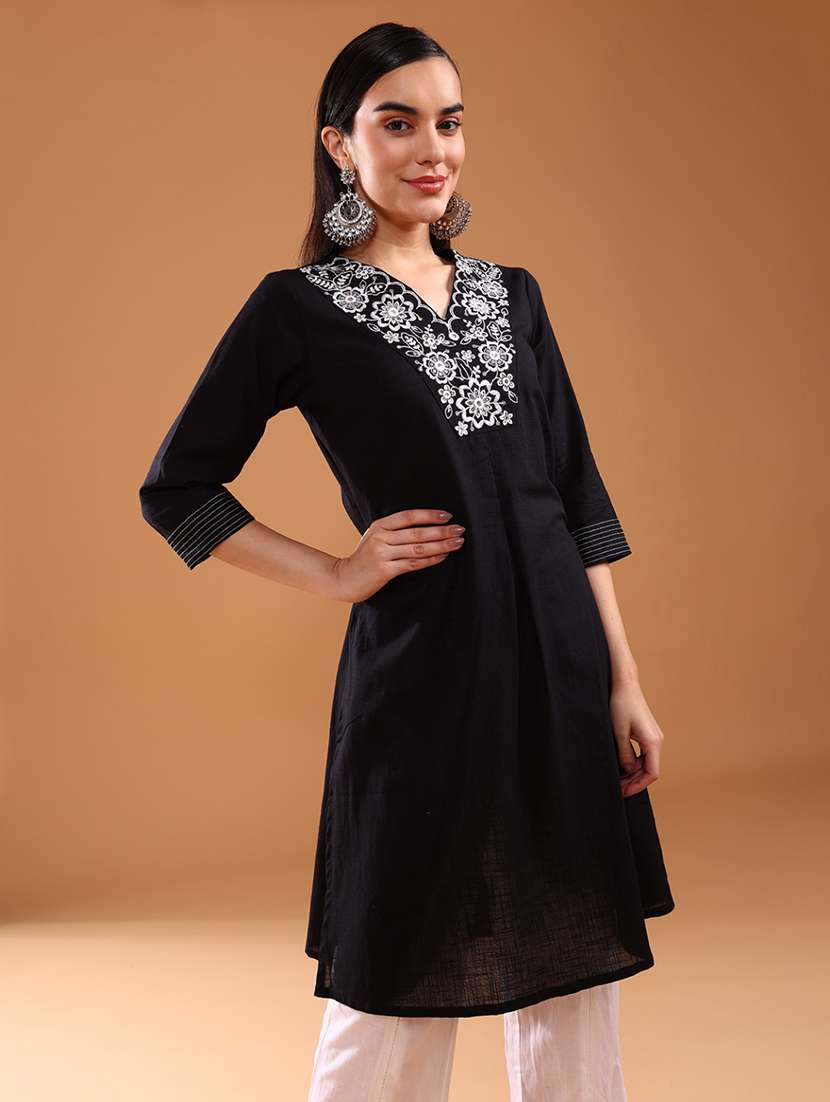 women three quarter sleeve a-line kurta - 21996614 -  Standard Image - 4