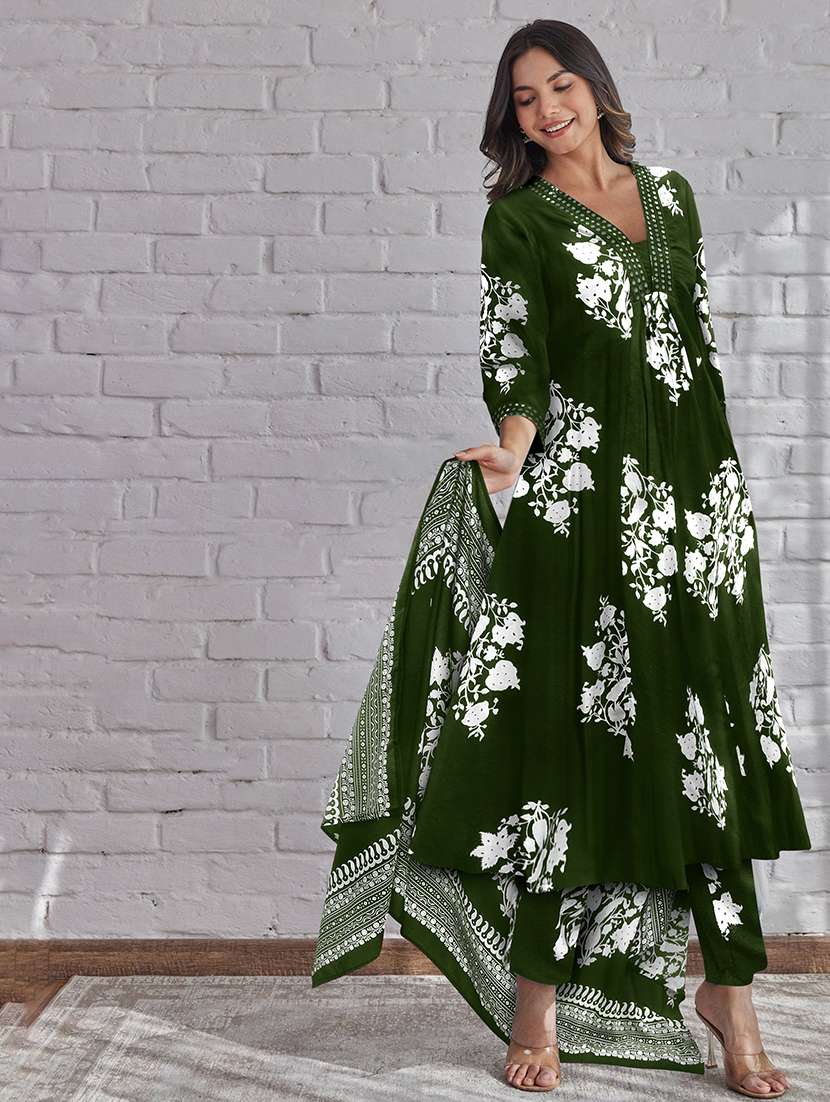 women floral three quarter sleeve kurta pant with dupatta set - 21997180 - Standard Image - 4