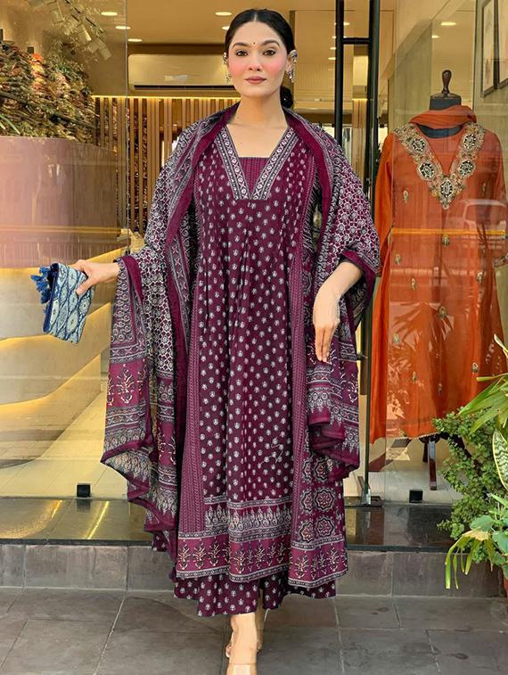 women printed three quarter sleeve kurta palazzo with dupatta set - 21997880 -  Standard Image - 1