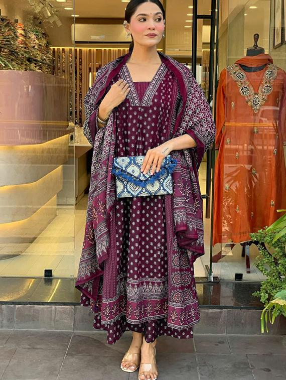women printed three quarter sleeve kurta palazzo with dupatta set - 21997880 - Standard Image - 4
