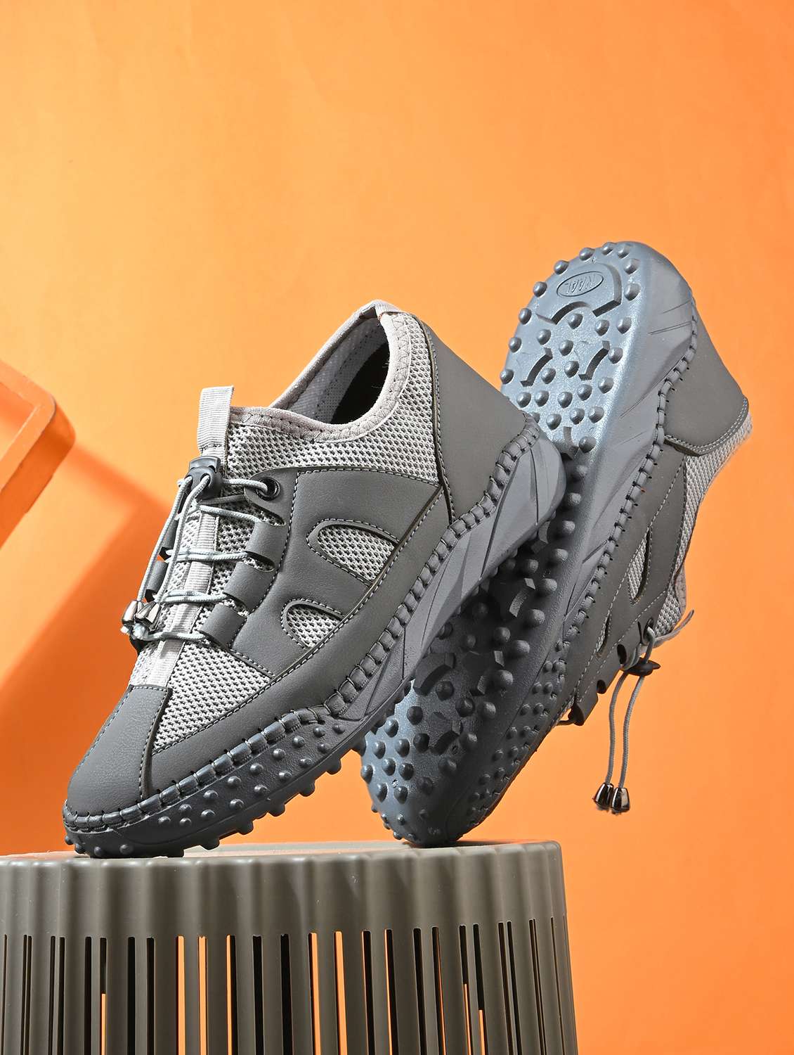 men grey lace up sneaker