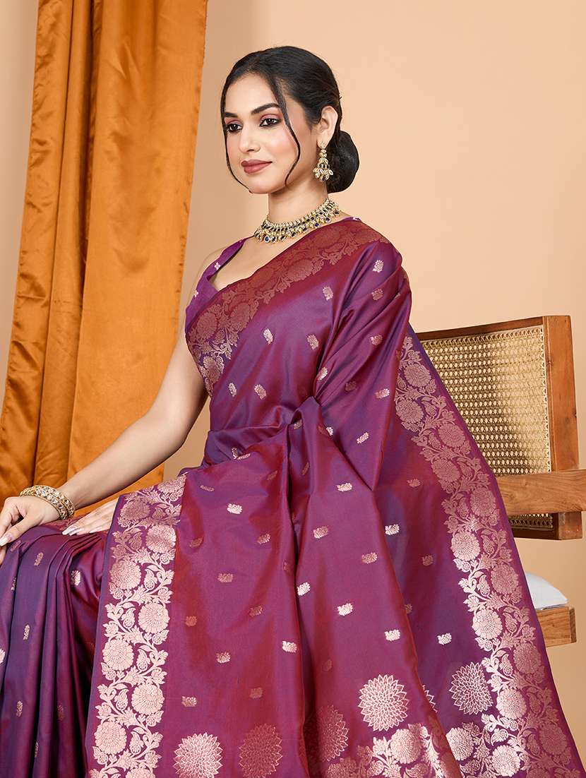 women self design banarasi saree with blouse - 21998525 - Standard Image - 4