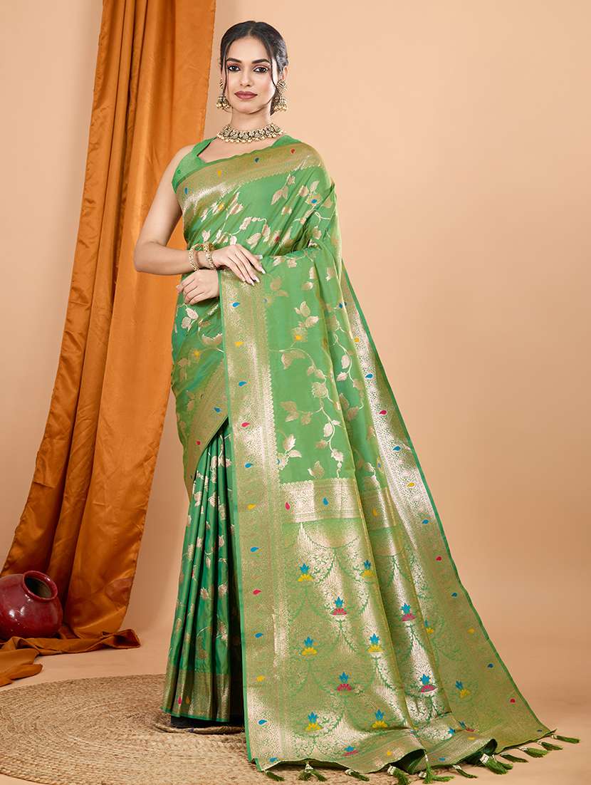 women self design banarasi saree with blouse