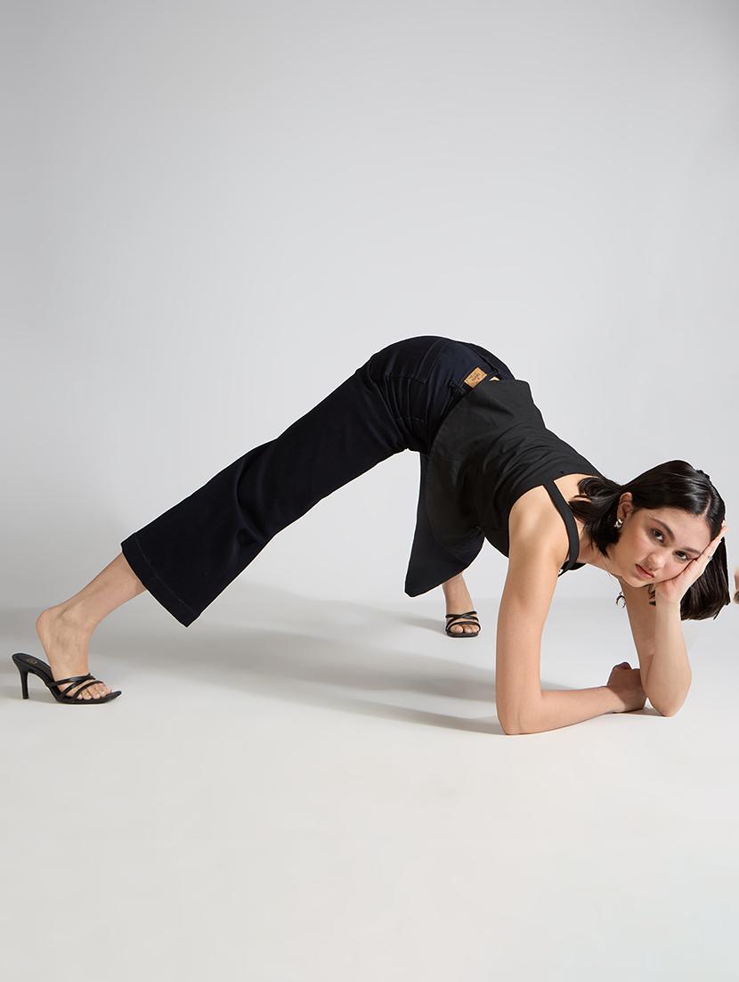 black denim jeans - 21998817 - Standard Image - 6