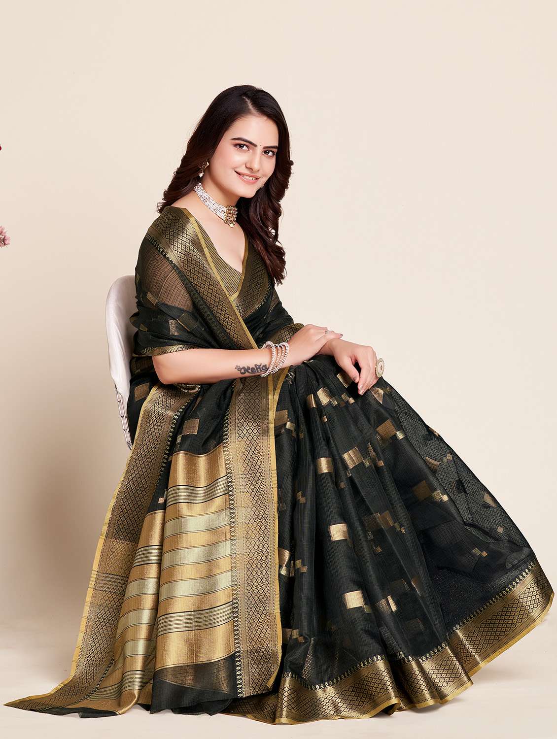women self design bordered saree with blouse - 22000089 -  Standard Image - 1
