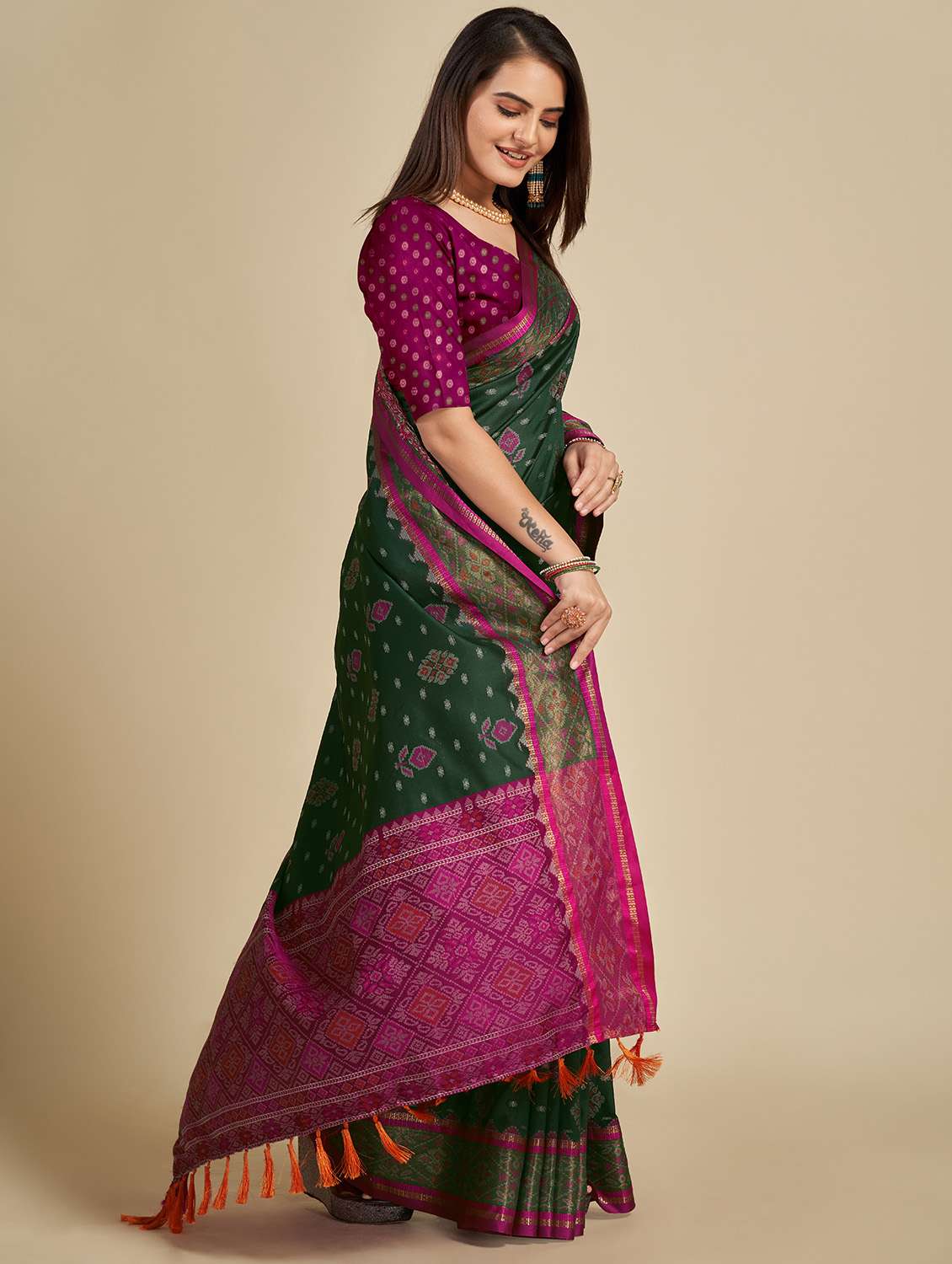women self design patola saree with blouse - 22001331 - Standard Image - 1