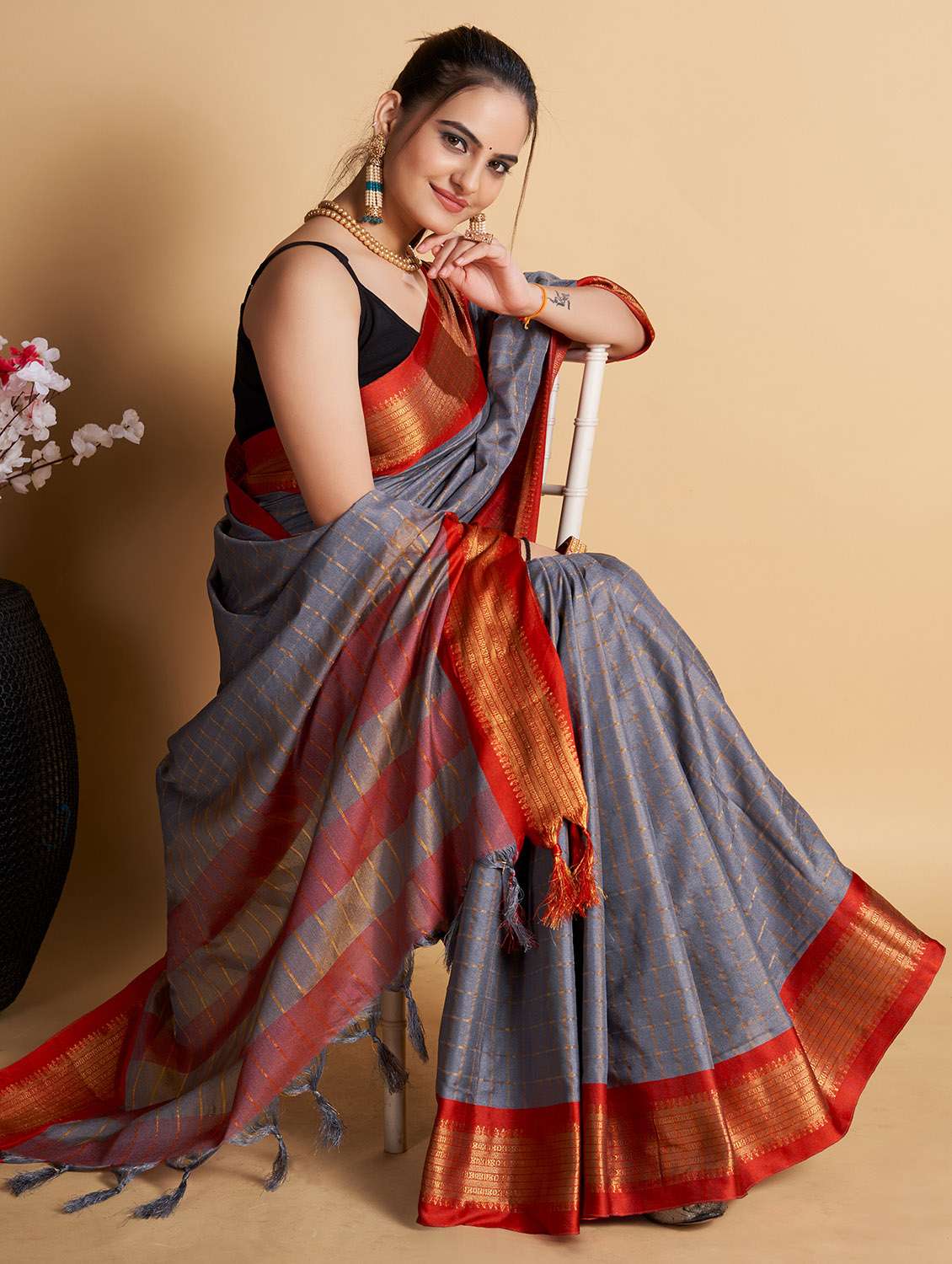 women checkered bordered saree with blouse - 22001337 -  Standard Image - 1