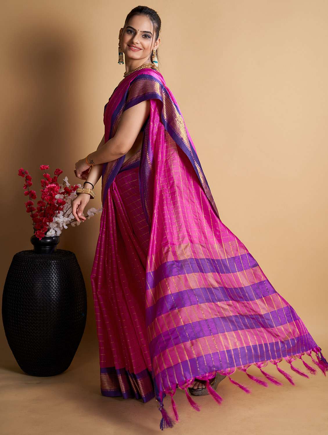 women checkered bordered saree with blouse - 22001338 -  Standard Image - 1