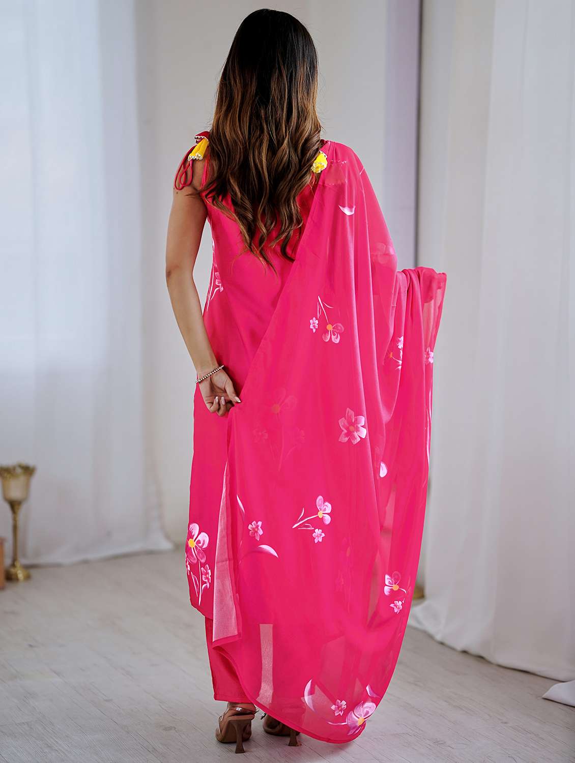 women floral printed sleeveless kurta pant with dupatta set - 22001603 -  Standard Image - 4