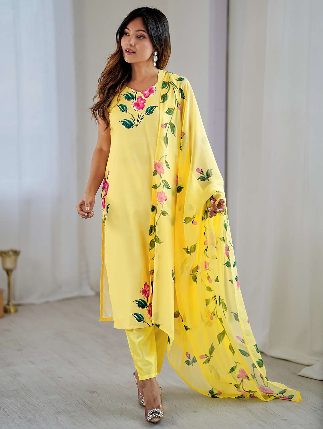 women floral sleeveless kurta pant with dupatta set - 22001604 -  Standard Image - 1