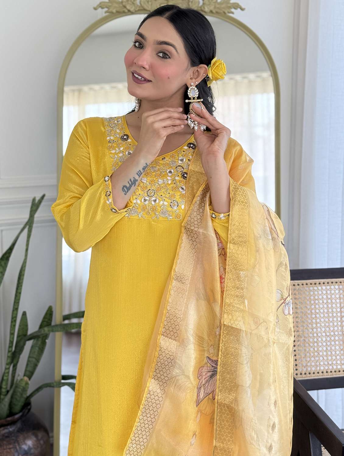 women embroidered three quarter sleeve kurta pant with dupatta set - 22001608 - Standard Image - 4