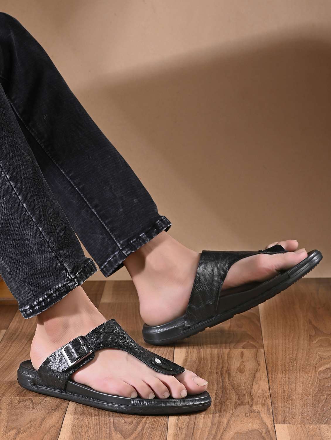 men black toe seperator sandal - 22003898 -  Standard Image - 1