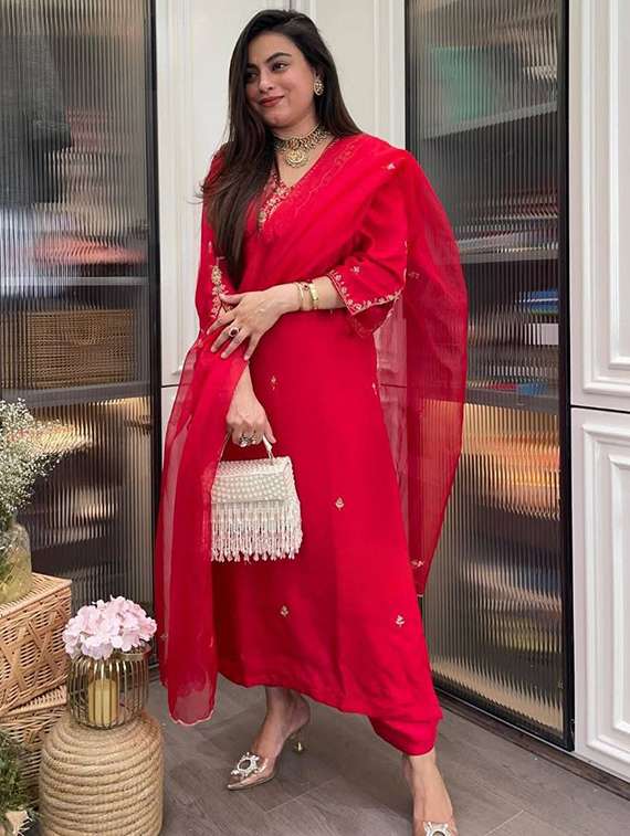 women embroidered three quarter sleeve kurta pant with dupatta set