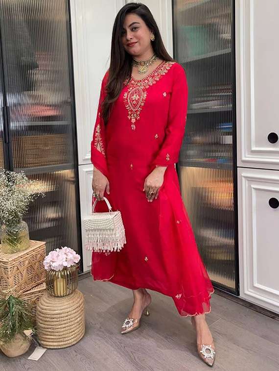 women embroidered three quarter sleeve kurta pant with dupatta set - 22004603 - Standard Image - 1