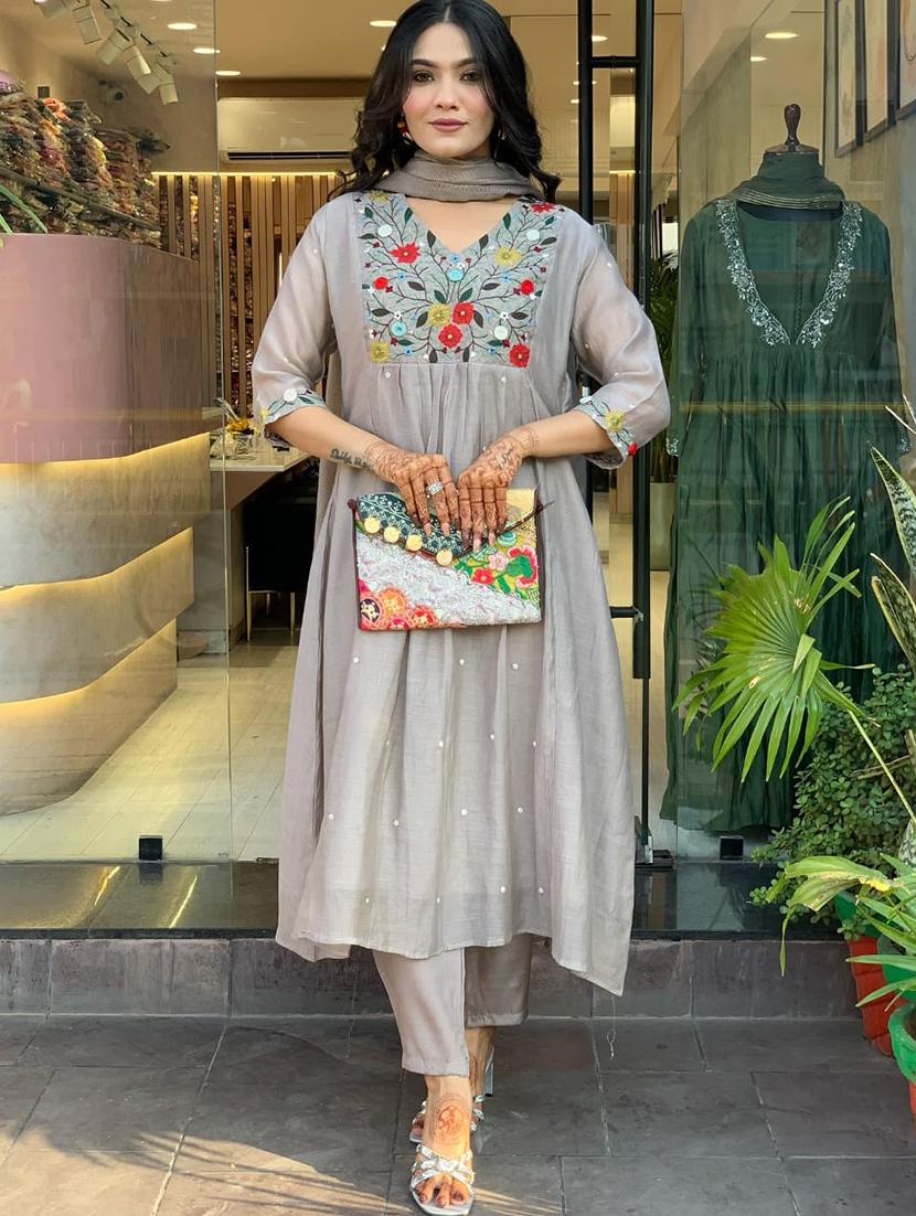 women embroidered three quarter sleeve kurta pant with dupatta set - 22004633 -  Standard Image - 1