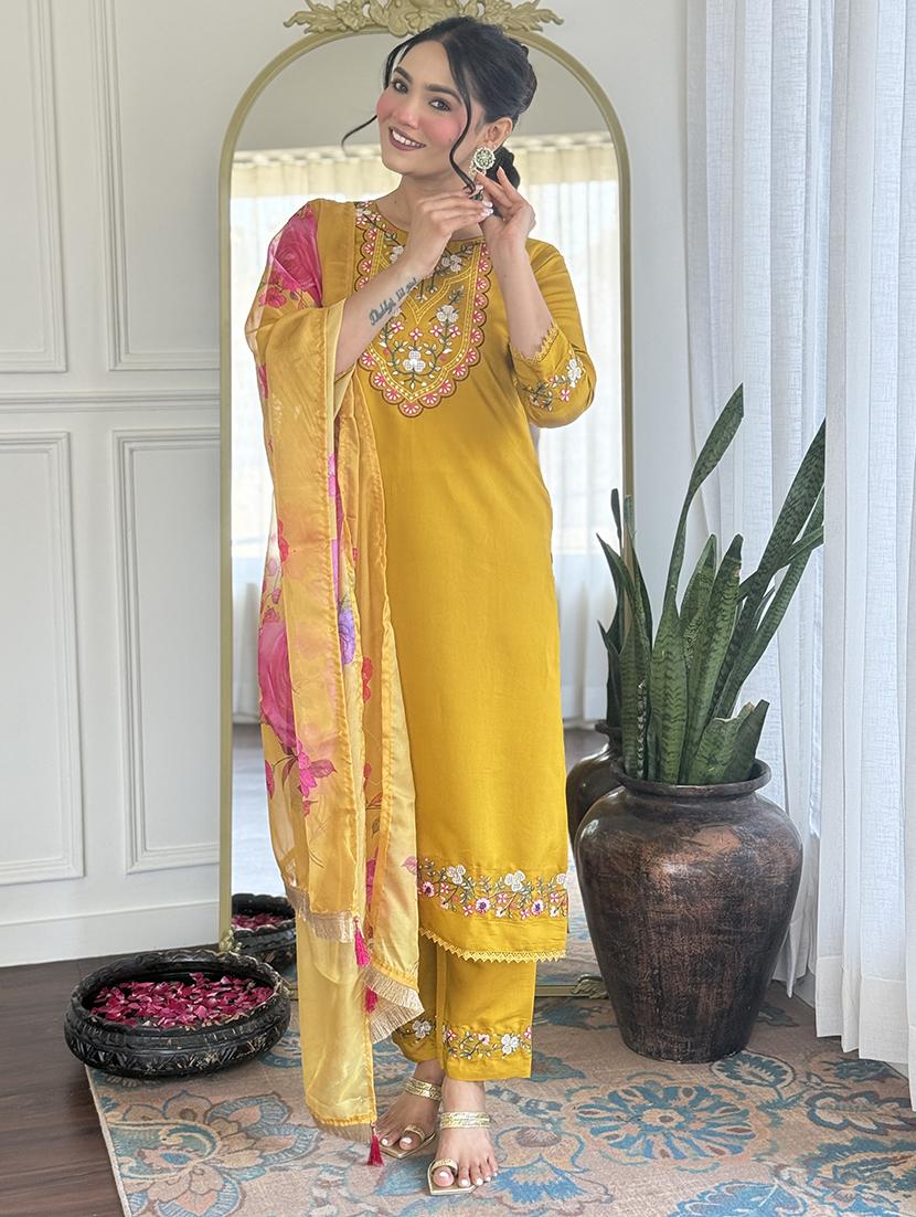 women embroidered three quarter sleeve kurta pant with dupatta set - 22004694 - Standard Image - 4