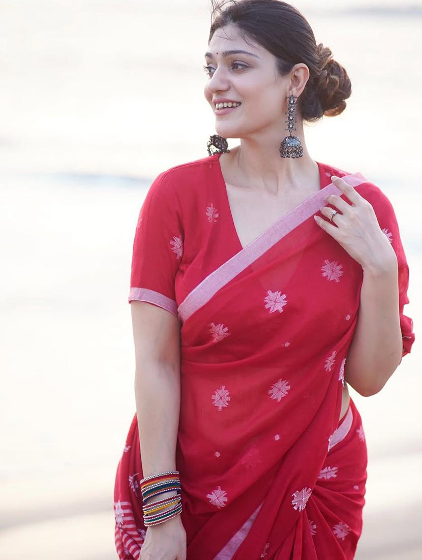 women self design handloom saree with blouse - 22004965 - Standard Image - 4
