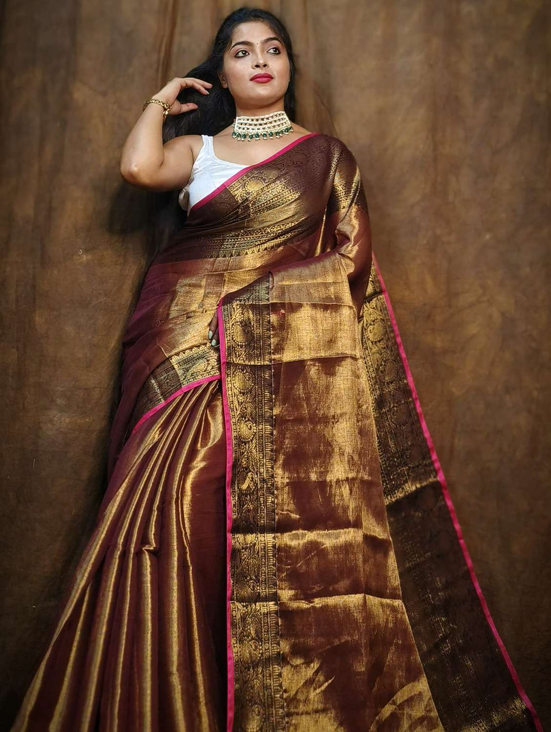 women solid with bordered saree - 22004975 -  Standard Image - 1