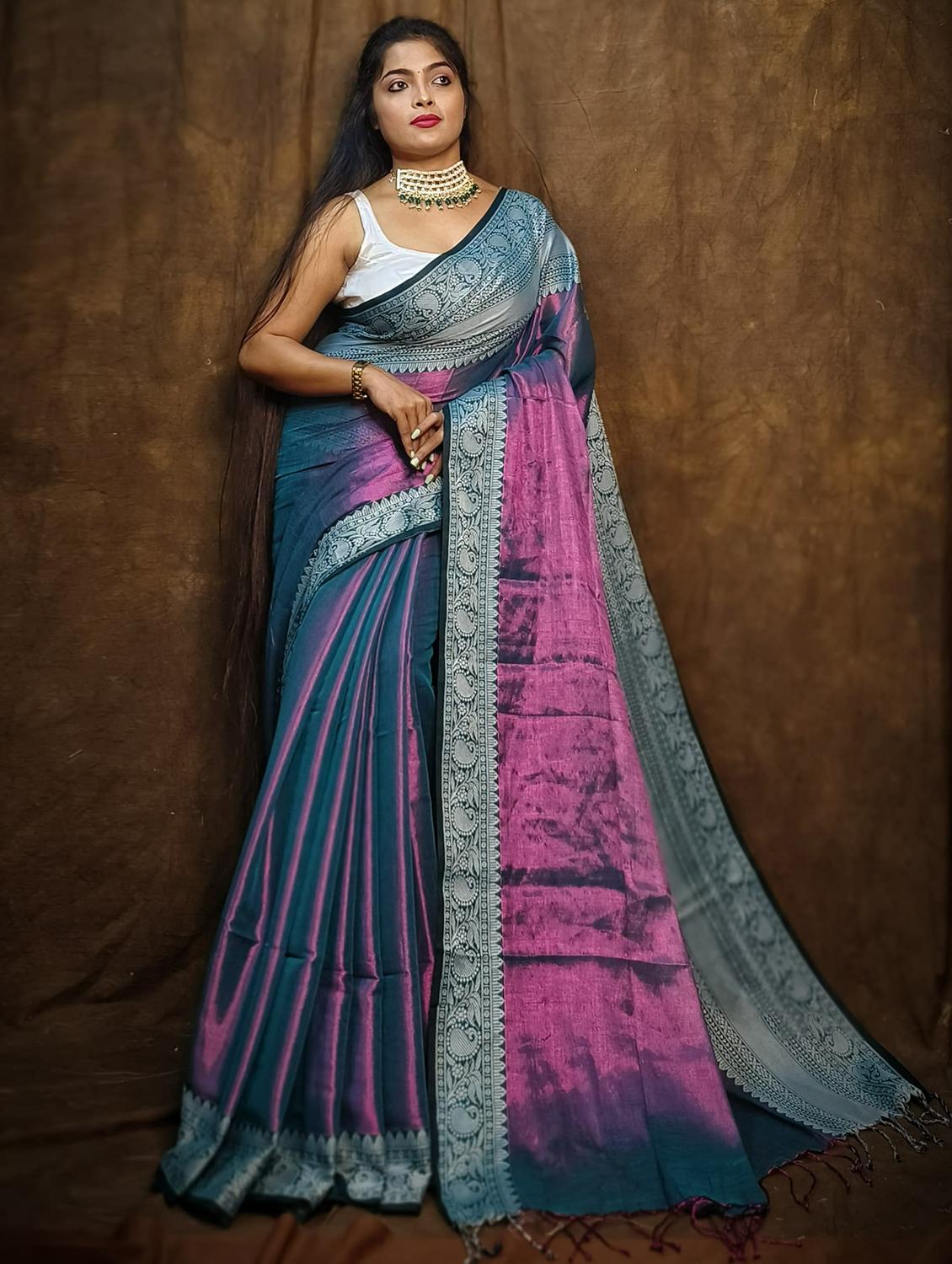 women solid with bordered saree - 22004983 -  Standard Image - 1