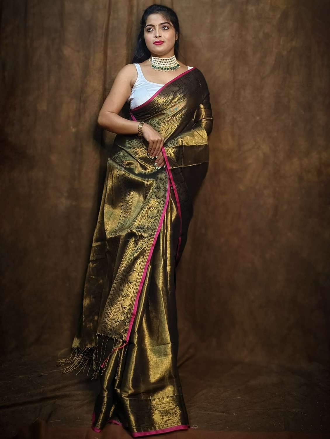 women solid with bordered saree