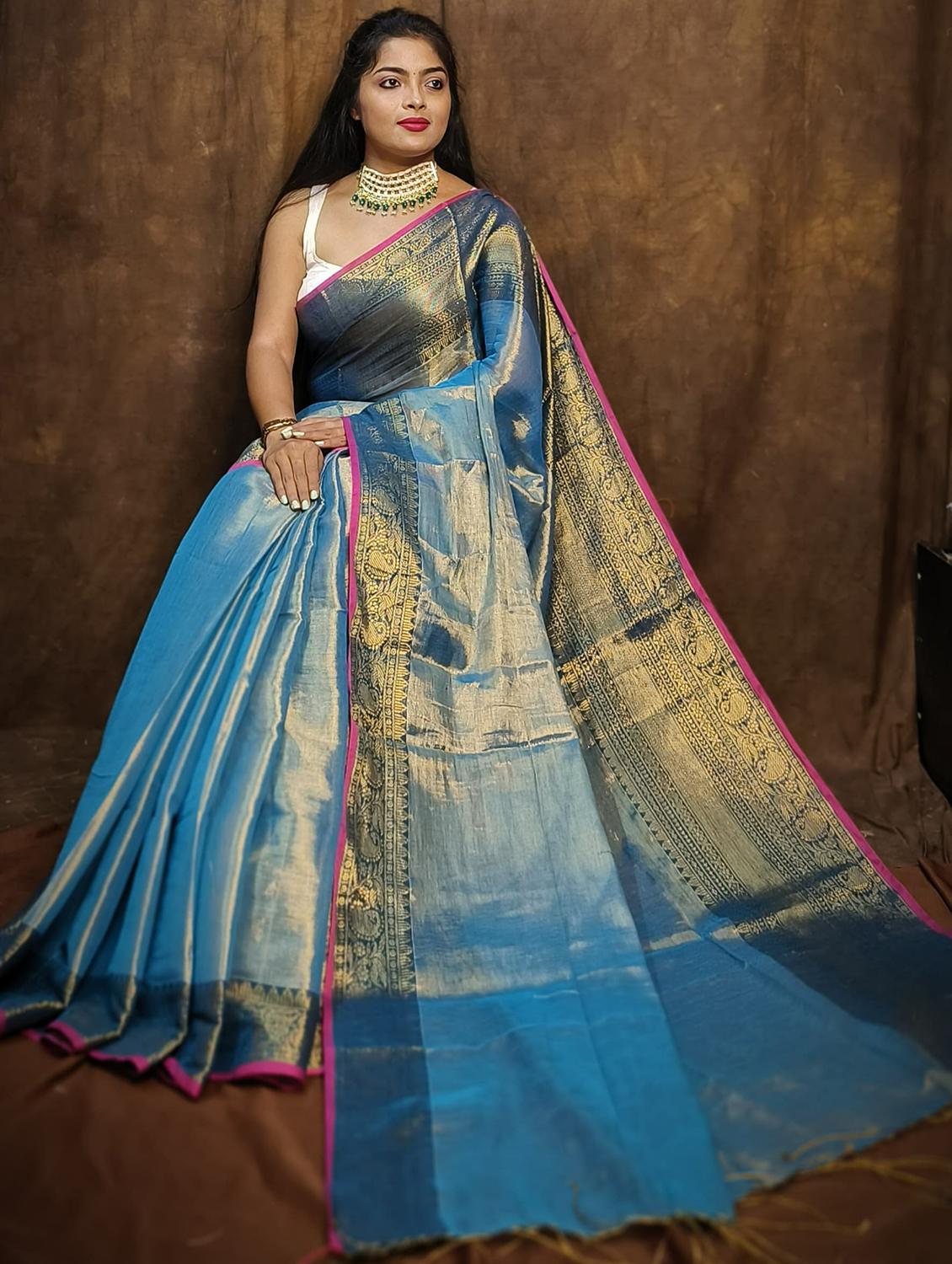 women solid with bordered saree - 22004988 -  Standard Image - 1