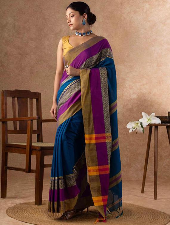 women solid with bordered handloom saree with blouse - 22004995 -  Zoom Image - 0