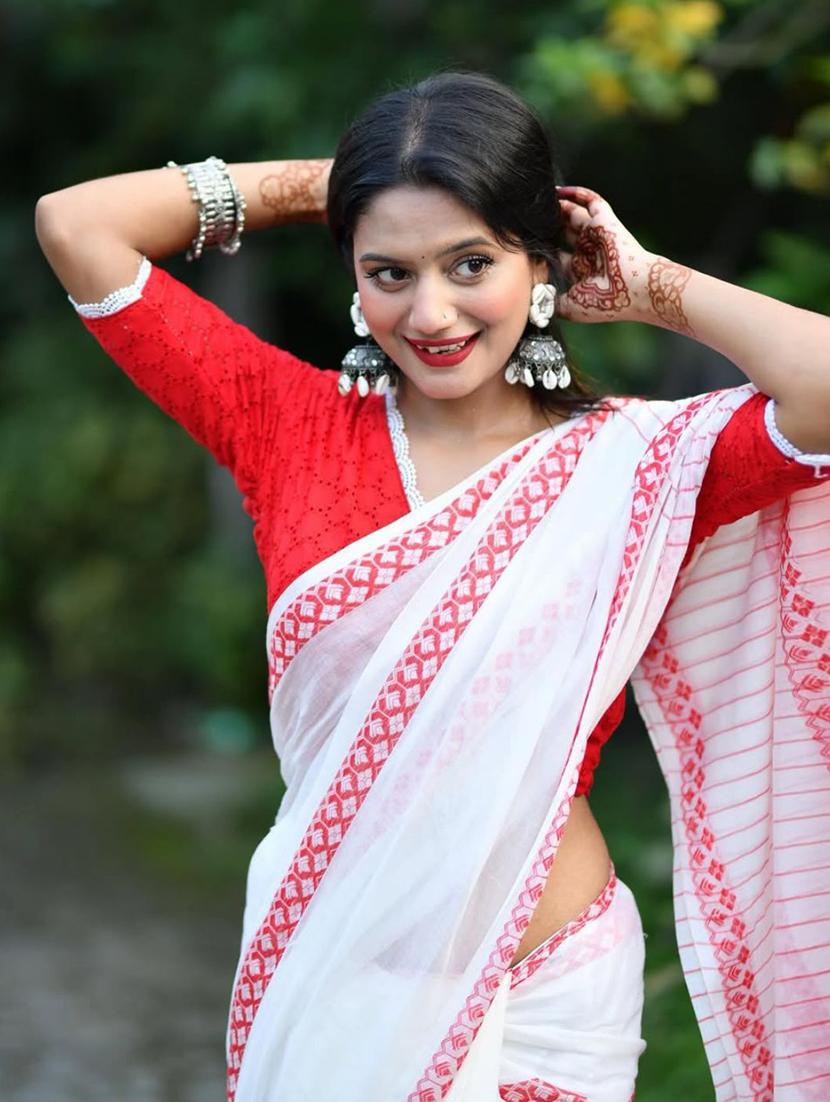 women white boardered handloom saree with blouse - 22005003 -  Standard Image - 1