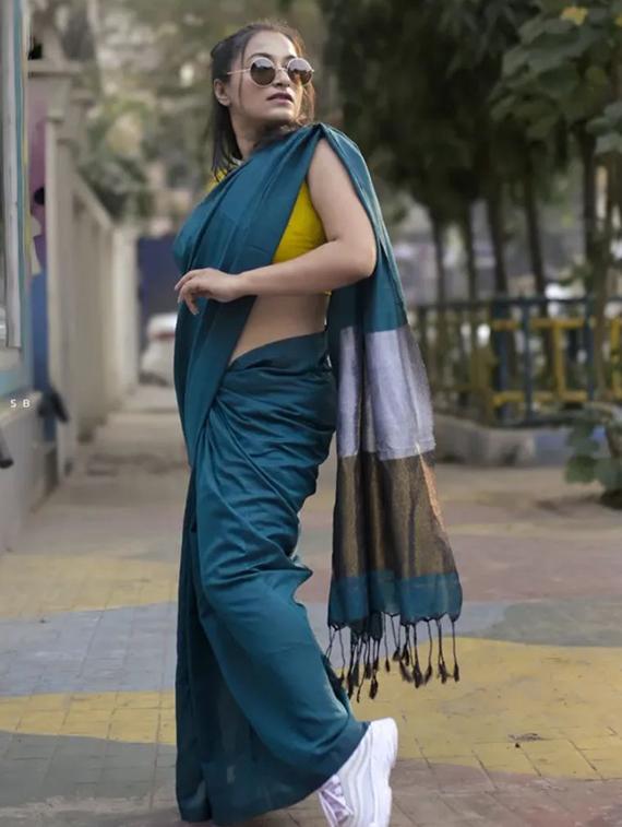 women solid handloom saree with blouse - 22005013 -  Standard Image - 1