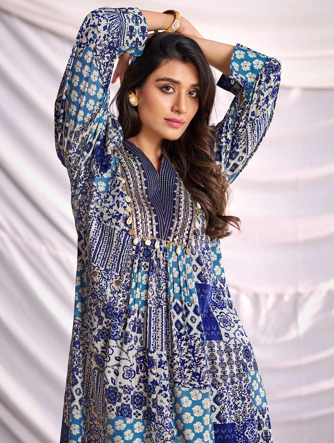 women printed long sleeve kurta pant set - 22006370 -  Standard Image - 4