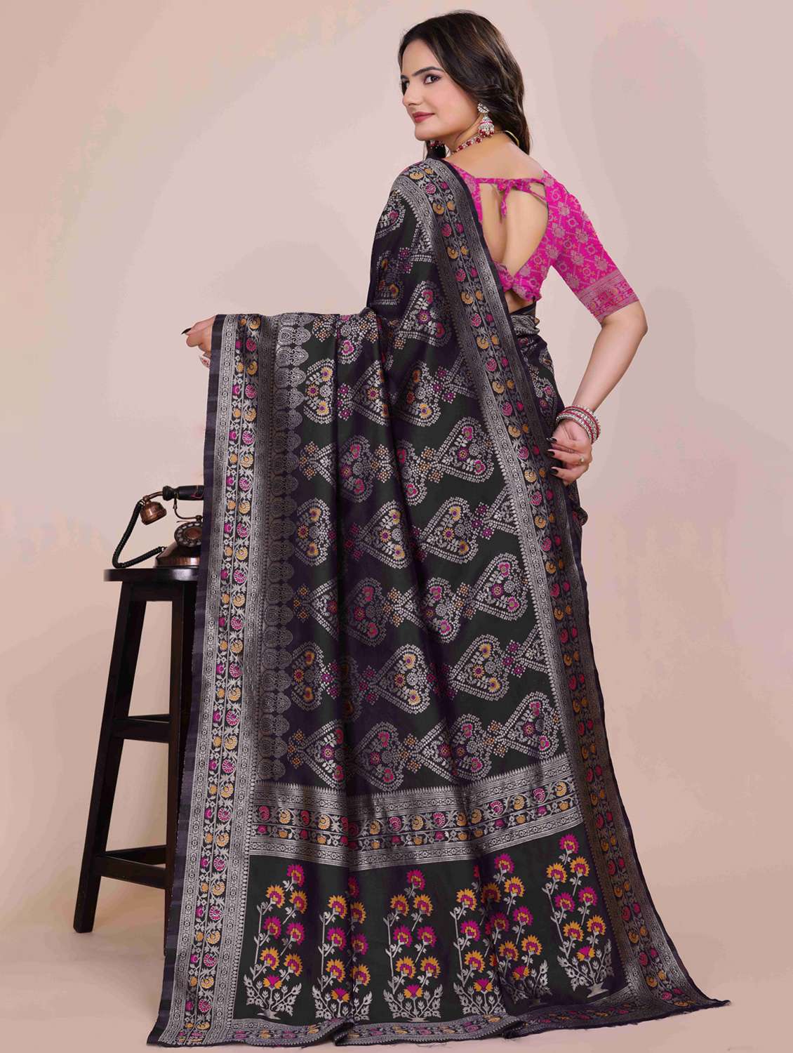 women self design banarasi saree with blouse - 22007090 -  Standard Image - 1