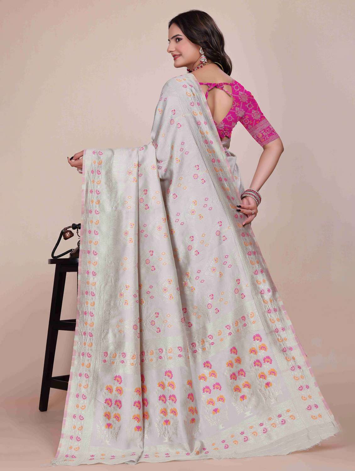 women self design banarasi saree with blouse - 22007091 -  Standard Image - 1