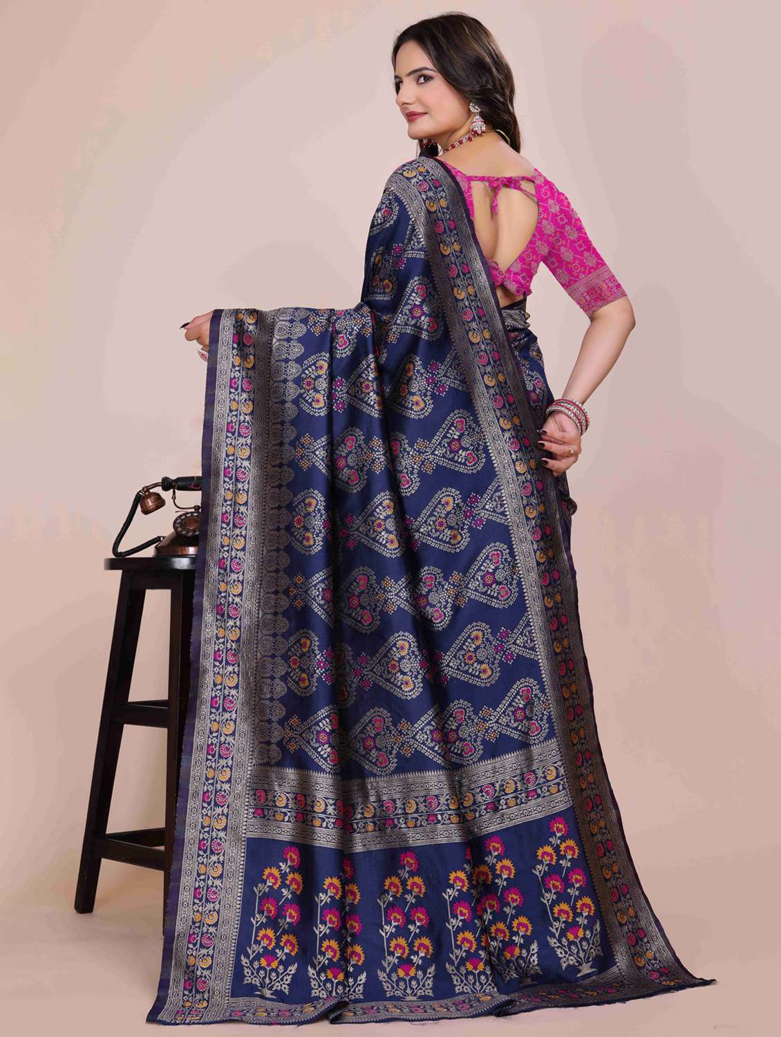 women self design banarasi saree with blouse - 22007093 -  Standard Image - 1