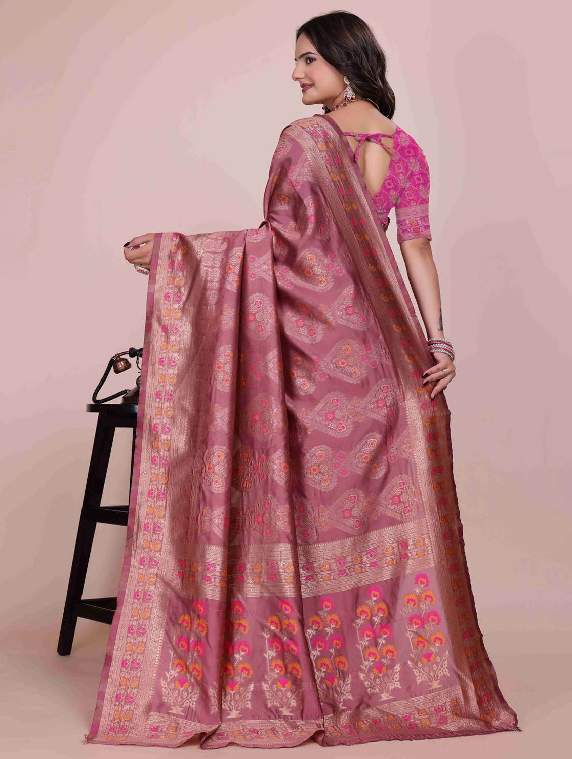 women self design banarasi saree with blouse - 22007094 -  Standard Image - 1