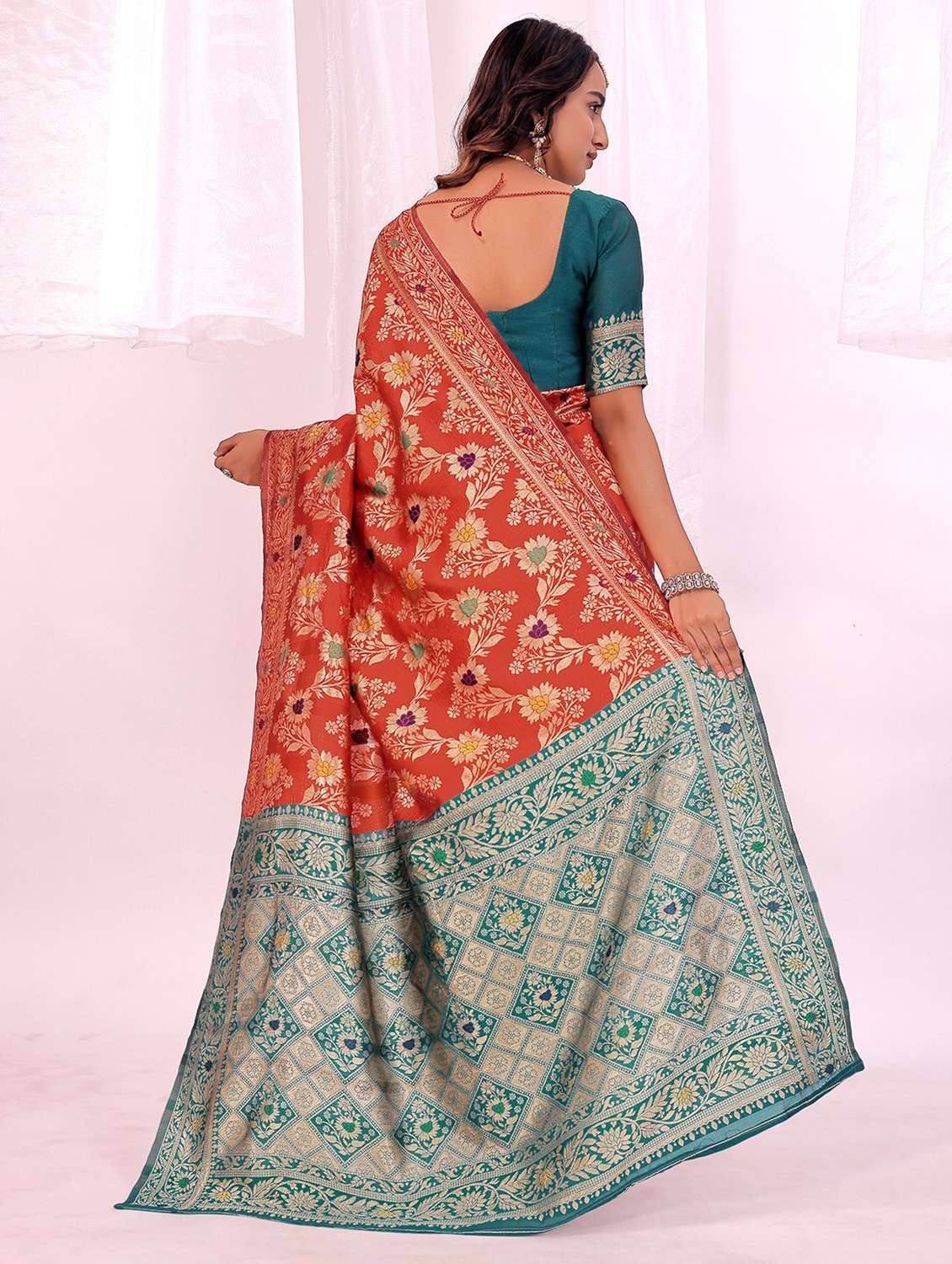 women self design banarasi saree with blouse - 22007129 -  Standard Image - 1