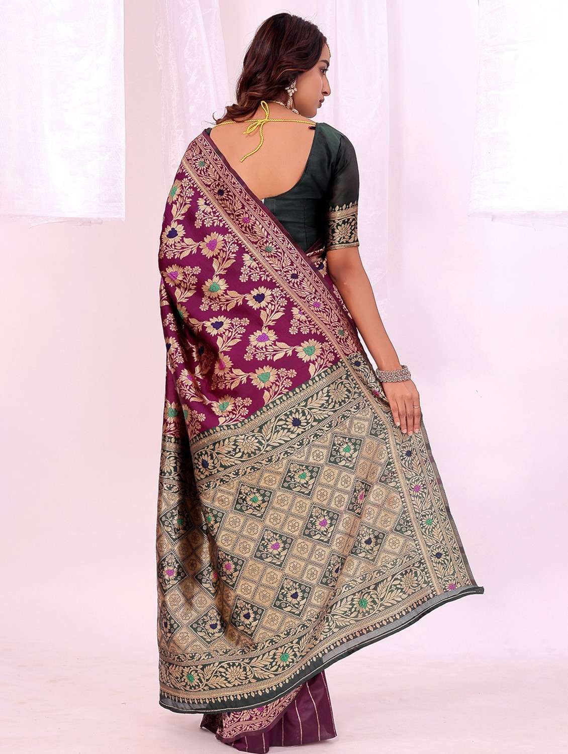 women self design banarasi saree with blouse - 22007130 -  Standard Image - 1