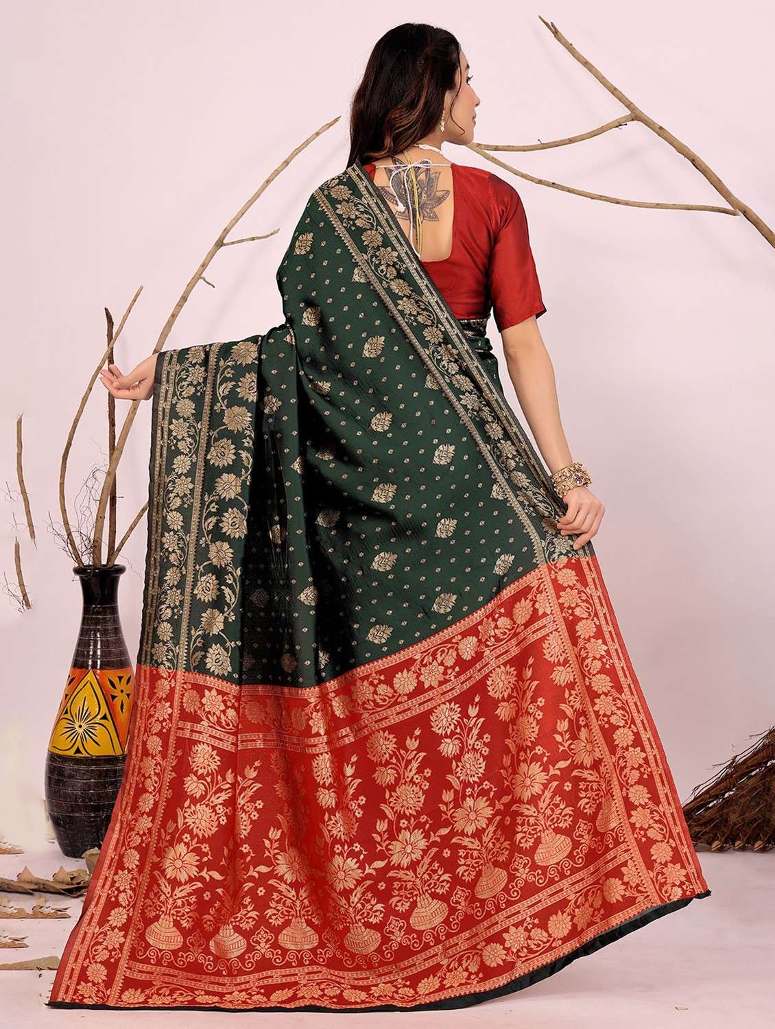 women self design banarasi saree with blouse - 22007175 - Standard Image - 1