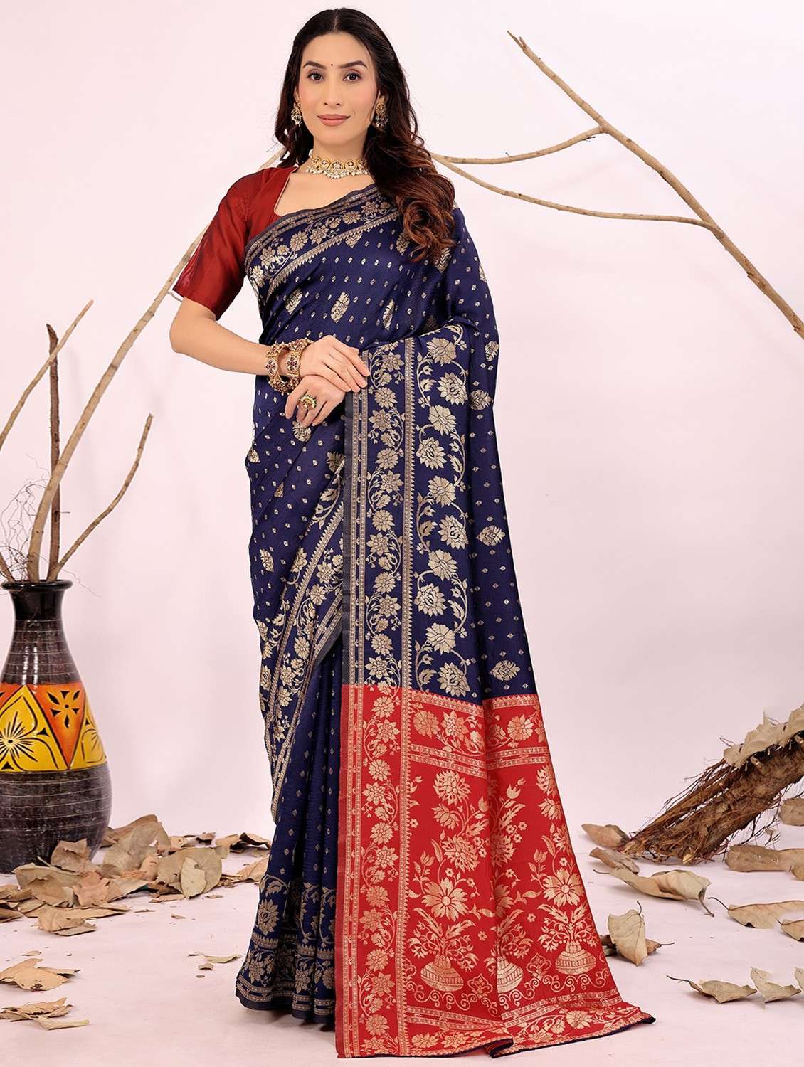 women self design banarasi saree with blouse
