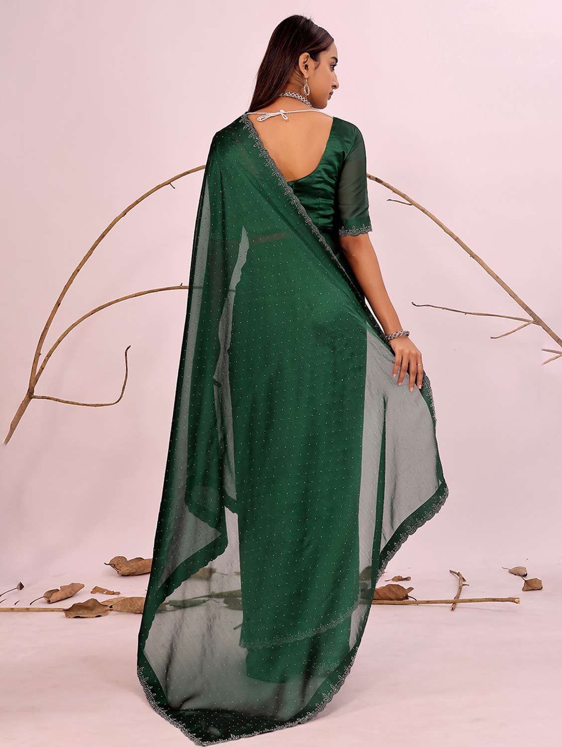 women solid with work embellished saree with blouse - 22007197 -  Standard Image - 1