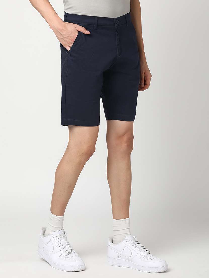 men solid mid rise regular fit shorts - 22007690 -  Standard Image - 1