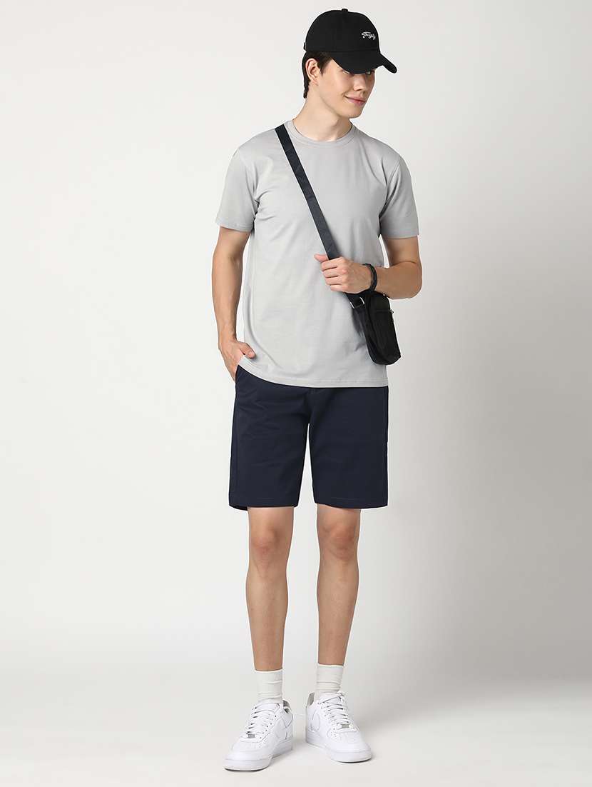 men solid mid rise regular fit shorts - 22007690 -  Standard Image - 4