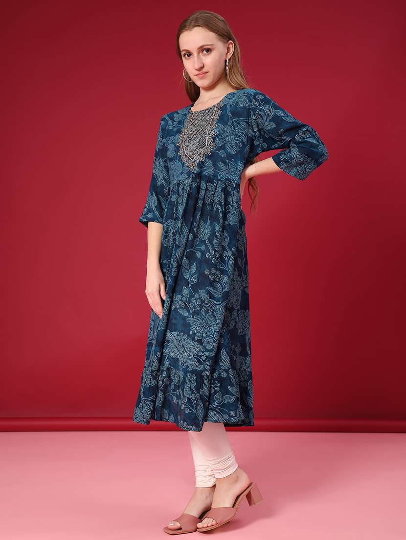 women printed three quarter sleeve tiered kurta - 22009101 -  Standard Image - 1