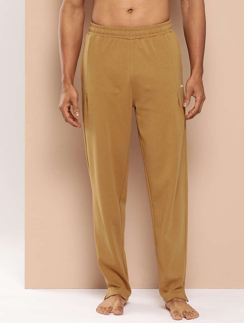 men solid regular fit full length track pant