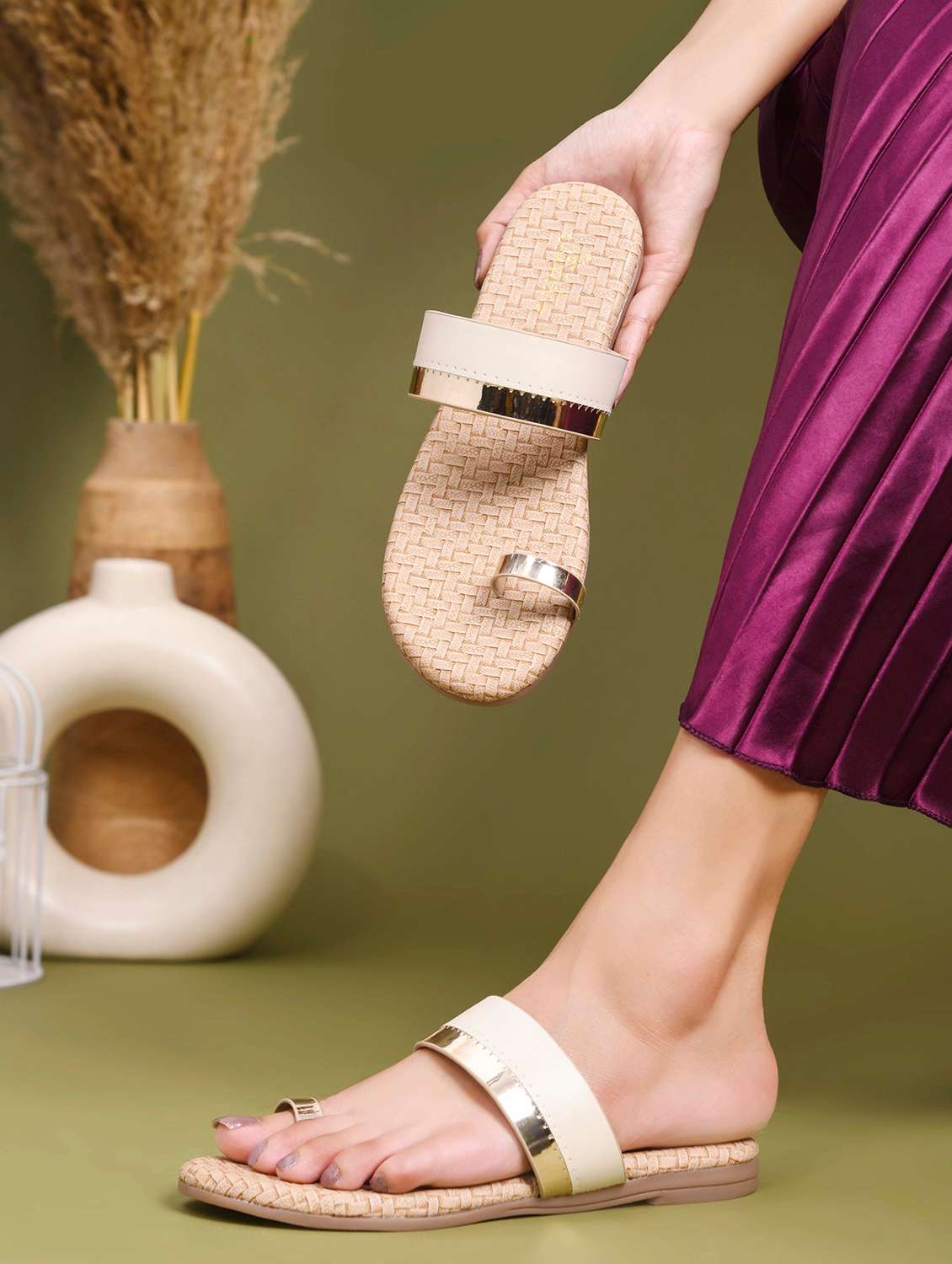 women one toe flat sandal - 22009332 -  Standard Image - 1