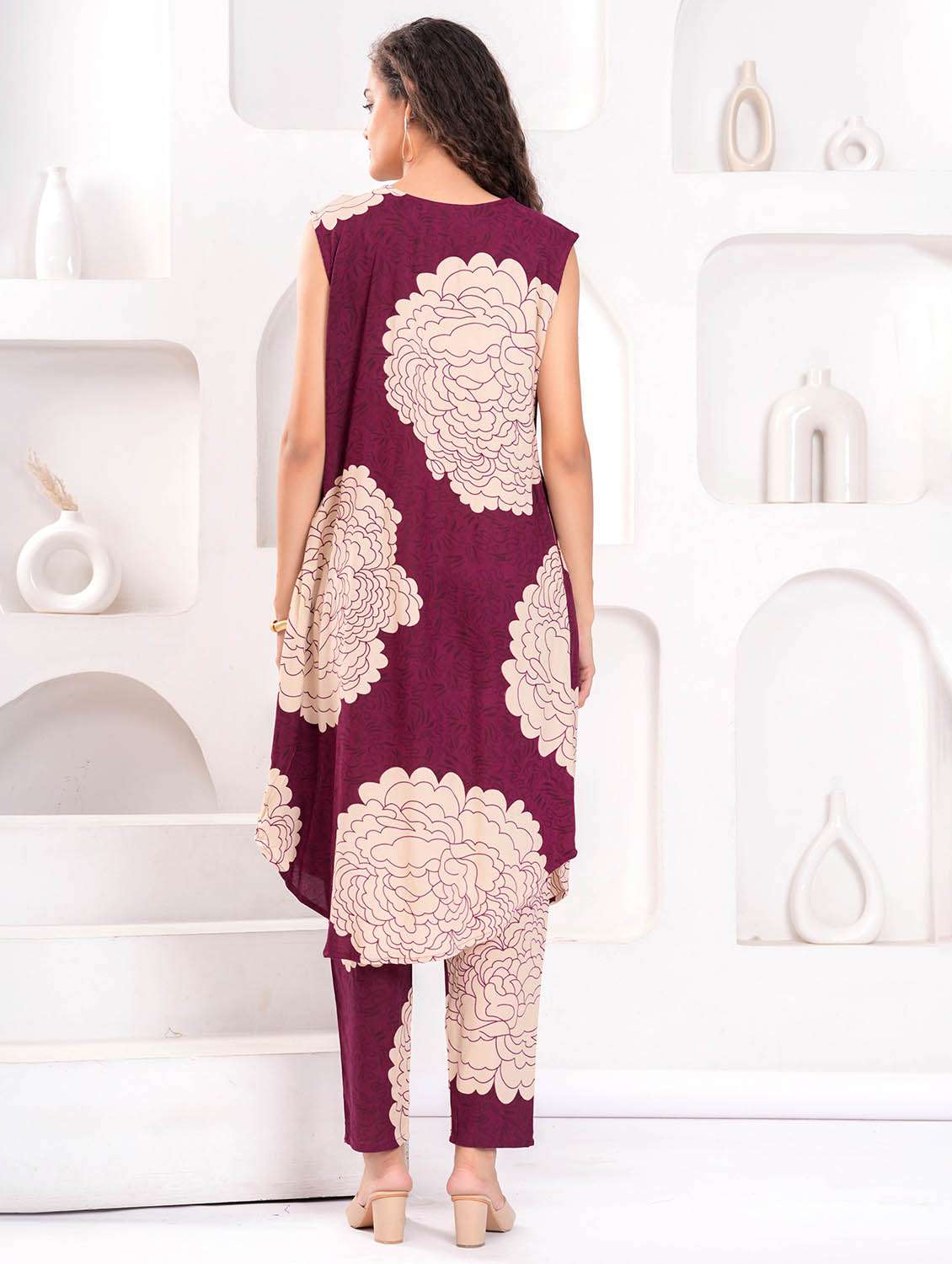 women printed sleeveless kurta and pant set - 22009457 -  Standard Image - 4