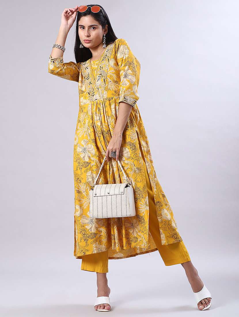 women printed three quarter sleeve kurta and pant set