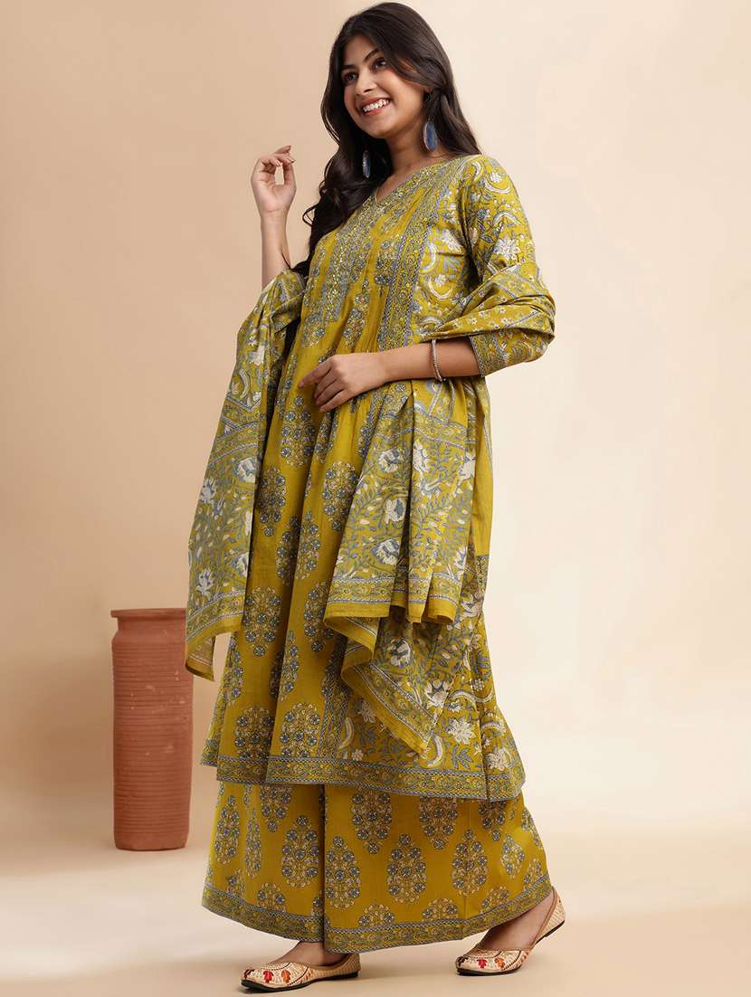 women floral three quarter sleeve kurta palazzo with dupatta set - 22011169 -  Standard Image - 1