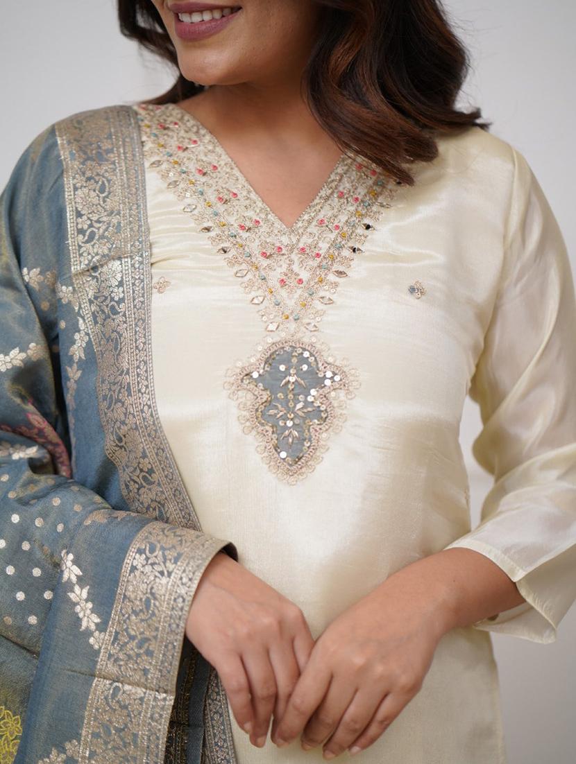 women embroidered three quarter sleeve kurta pant with dupatta set - 22011172 - Standard Image - 4