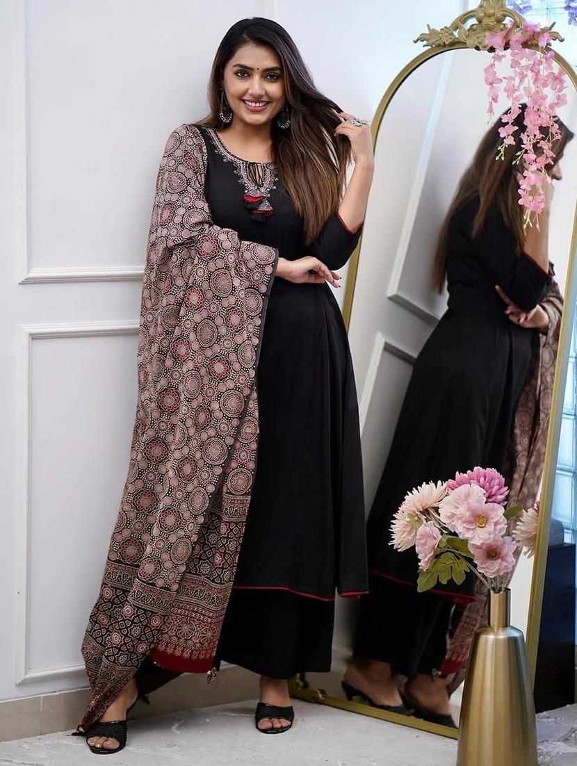 women embroidered three quarter sleeve kurta palazzo with dupatta set - 22011265 - Standard Image - 1