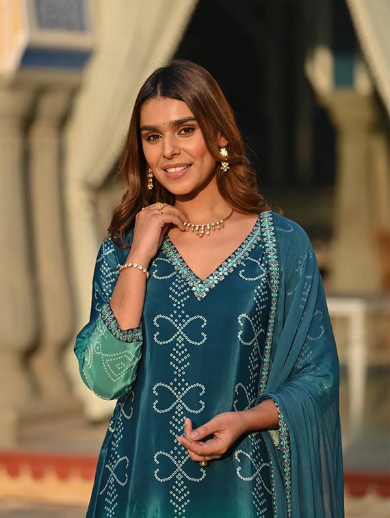 women embroidered three quarter sleeve kurta pant with dupatta set - 22011406 - Standard Image - 4