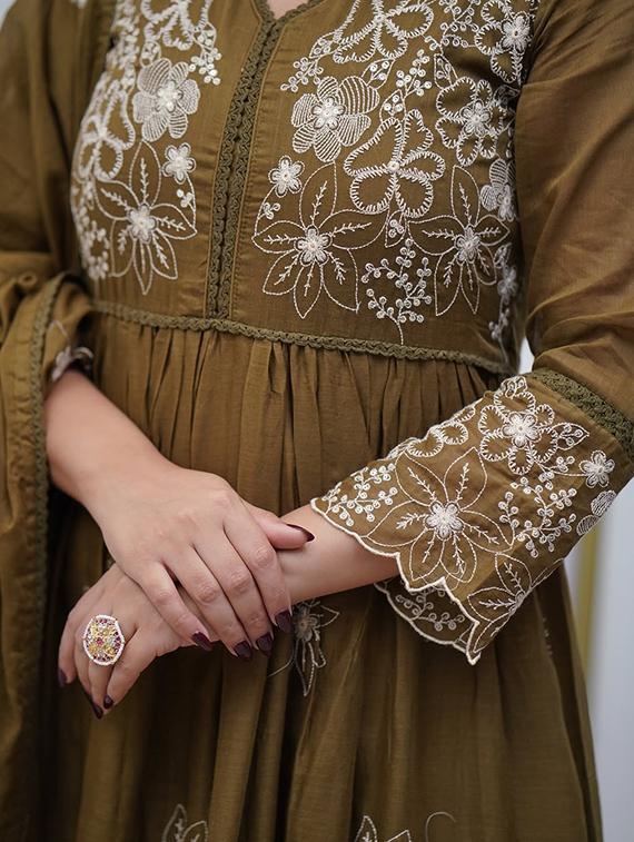 women embroidered three quarter sleeve anarkali kurta pant with dupatta set - 22011417 - Standard Image - 4
